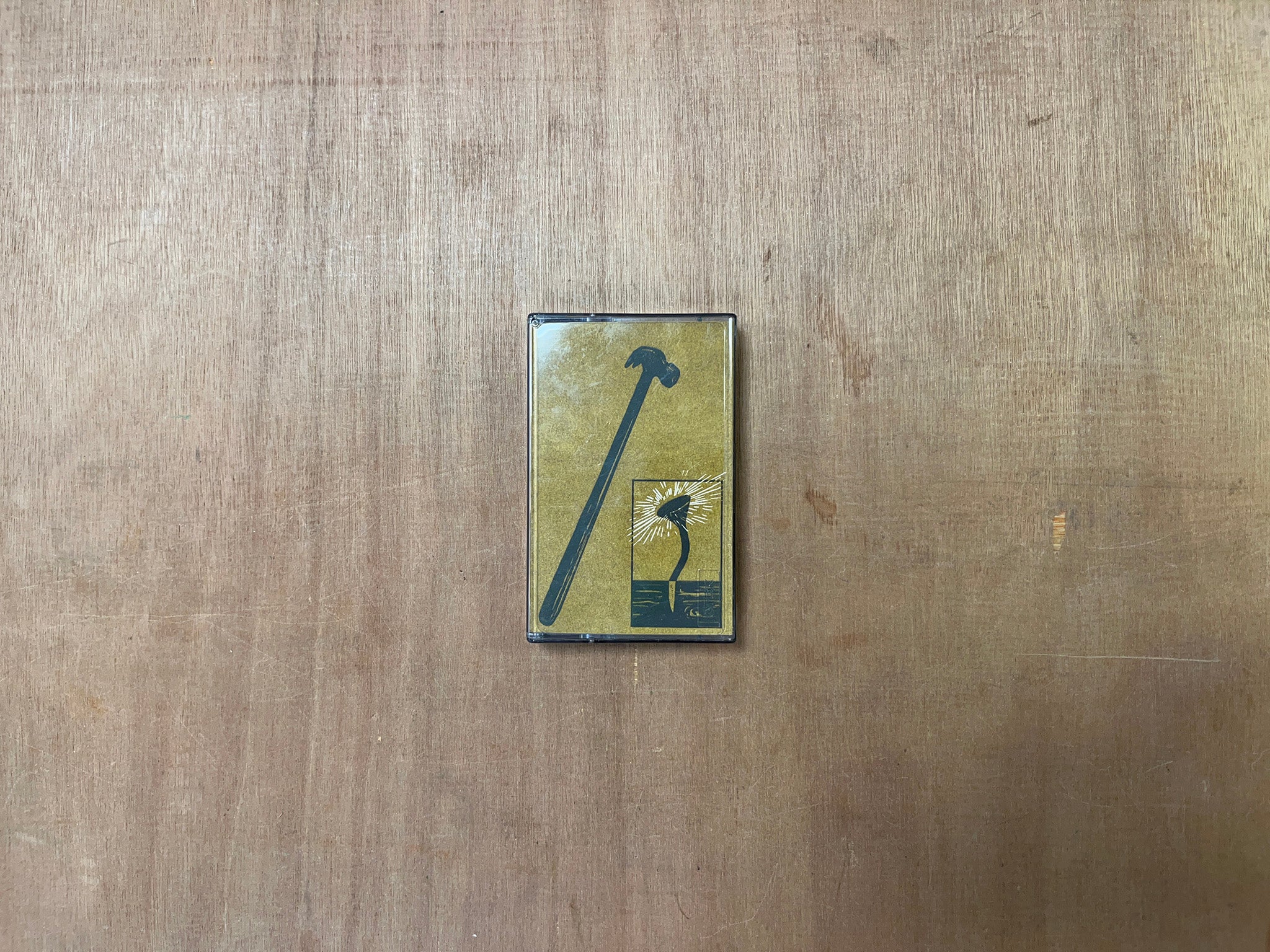 LA FABULA DEL MARTELL I LES TRES FLORS by The Clothes