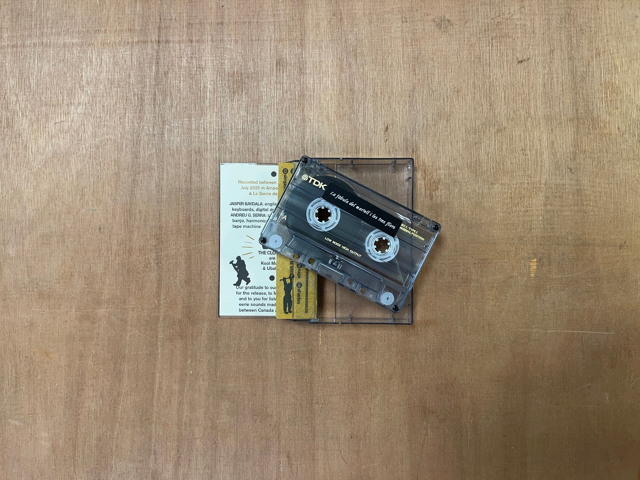 LA FABULA DEL MARTELL I LES TRES FLORS by The Clothes