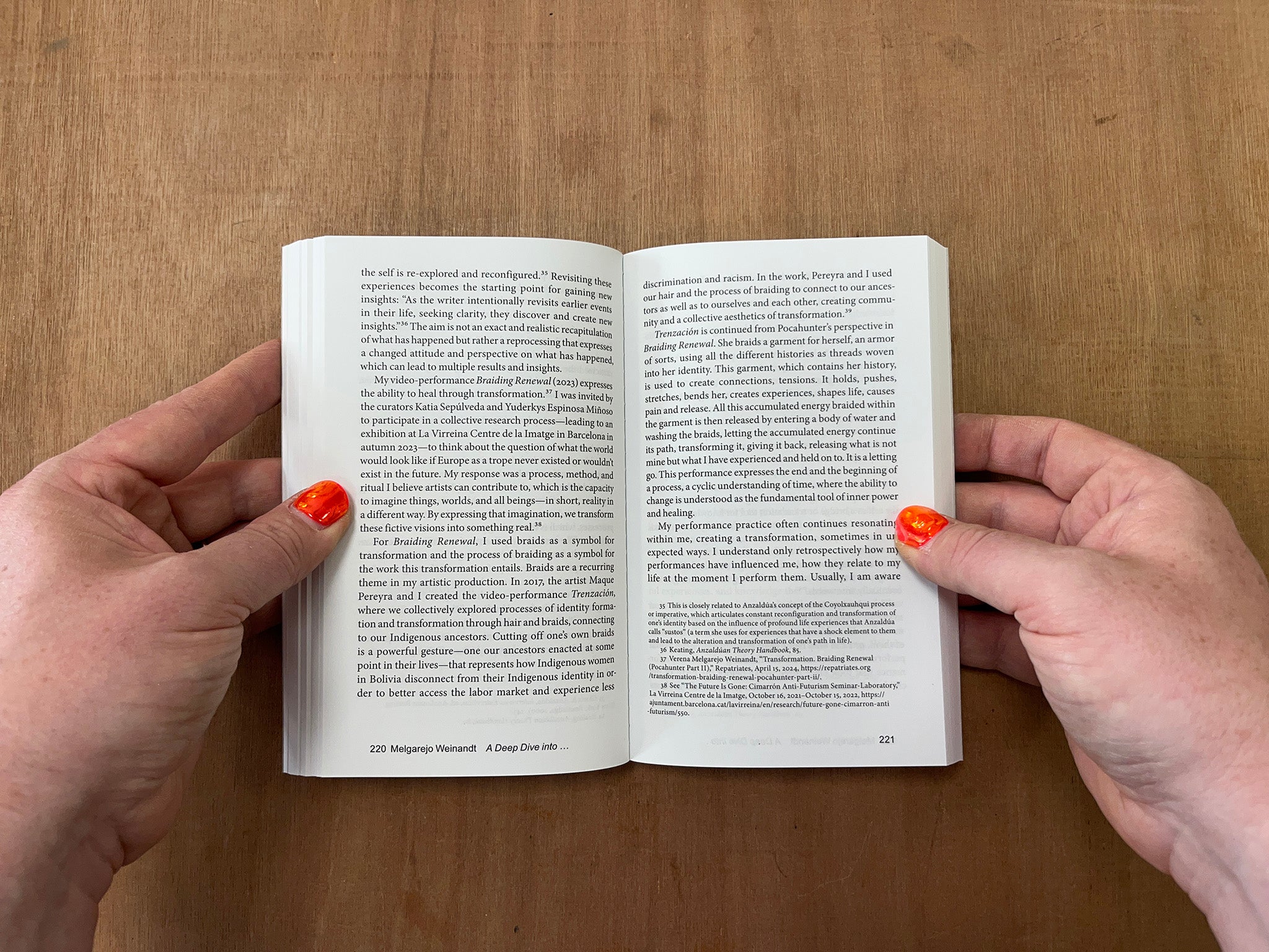 STANDPOINT AUTOTHEORY: WRITING EMBODIED EXPERIENCES AND RELATIONAL ARTISTIC PRACTICES