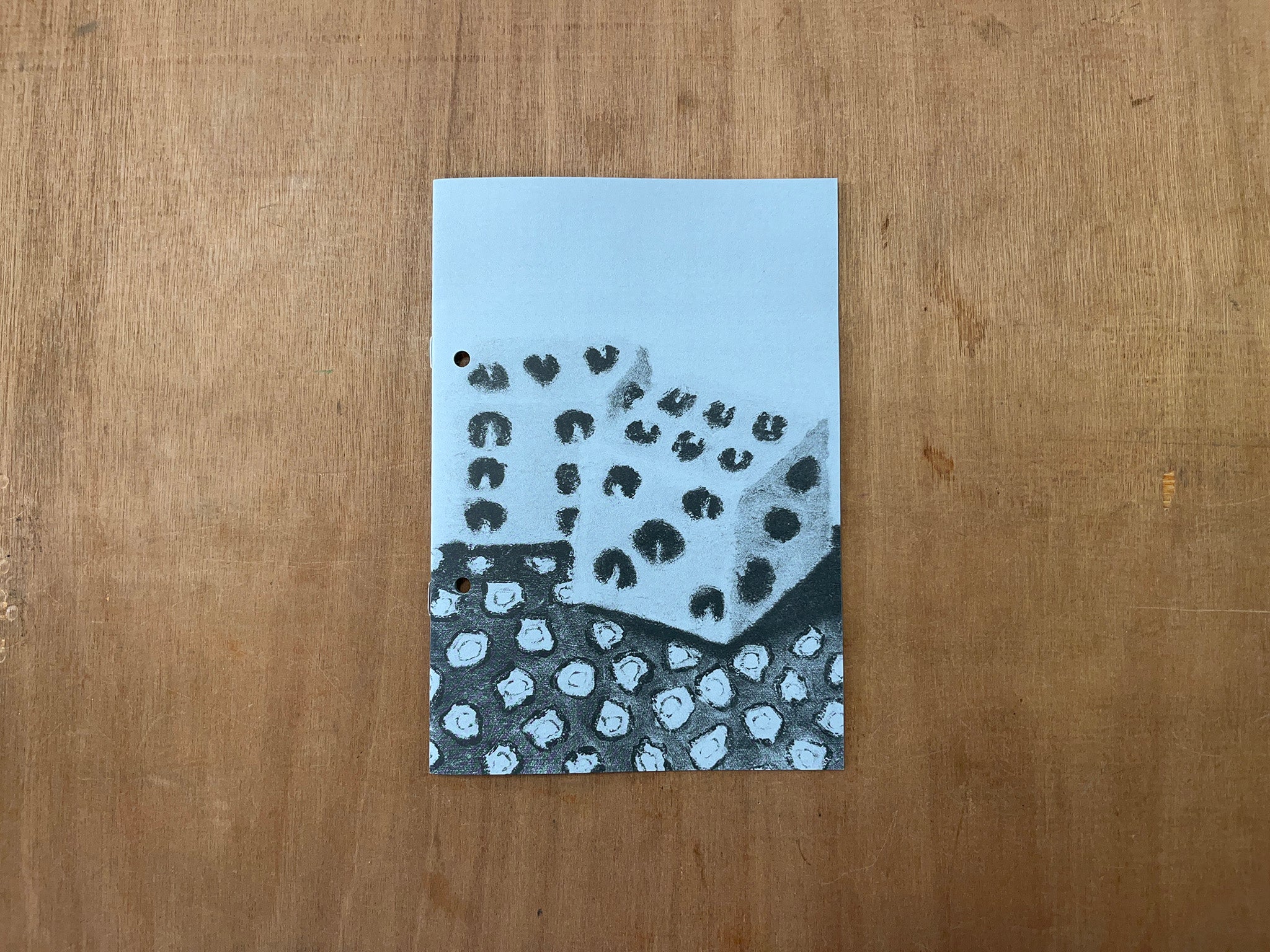 DET SPØKER I HELE HUSET by Marianne Hurum