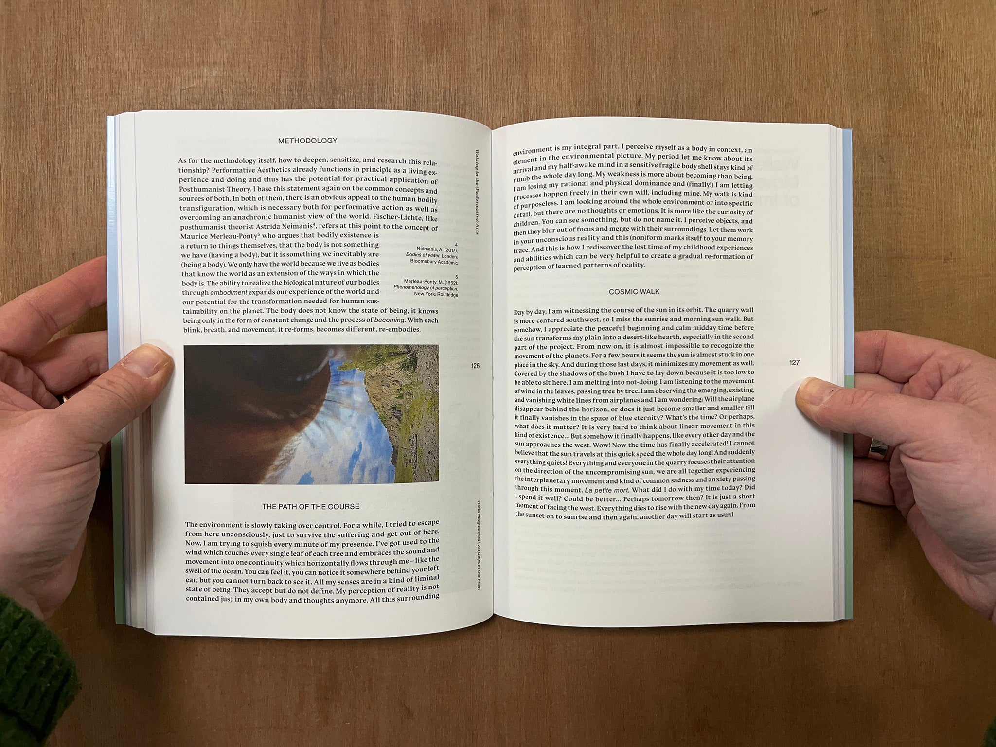 WALKING AS EMBODIED WORLDMAKING: BODIES, BORDERS, KNOWLEDGESCAPES by Lea Maria Spahn (Ed.)